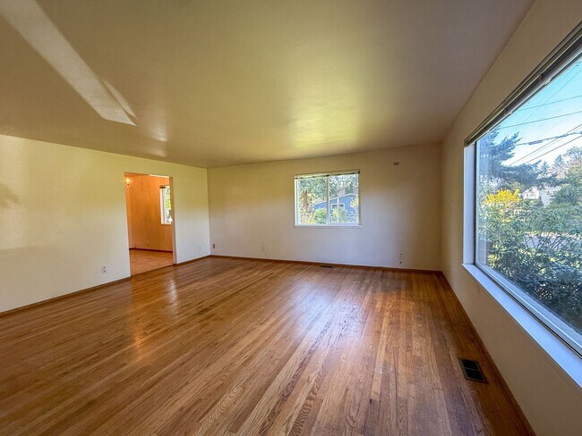 Building Photo - 3bd/1.5ba Edmonds Home