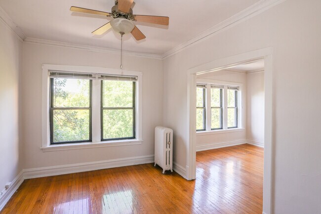 Building Photo - 5423 S Harper Ave