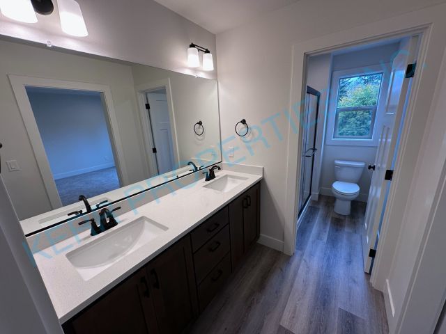 Building Photo - Charming 3-Bed Townhouse Retreat with 2.5 ...