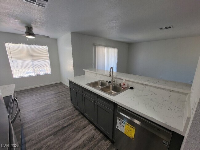 Building Photo - 2771 S Mountain Vista St