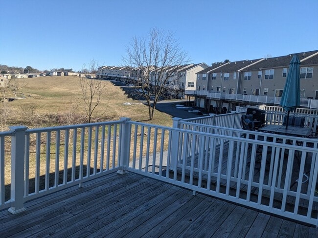 Building Photo - 3 Bedroom Townhouse For Rent in Charming Waynesboro, PA