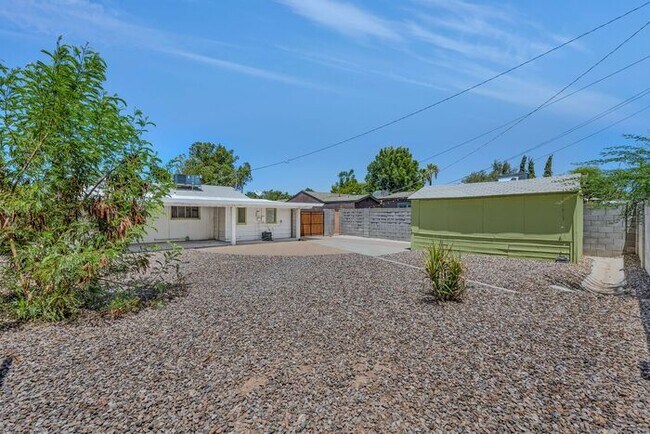 Building Photo - Charming home located in a highly convenient central Phoenix area