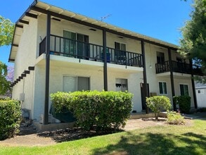 Building Photo - 1708 Ross Cir