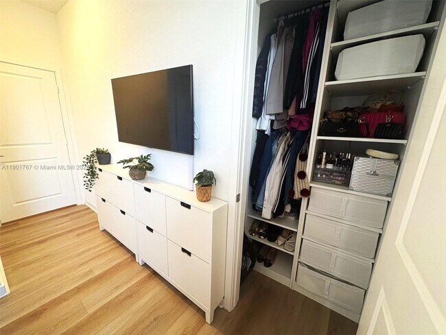 Building Photo - 476 NE 5th St