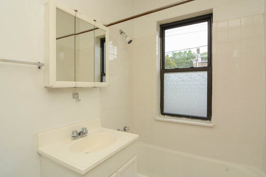 Building Photo - 2953 N Seminary