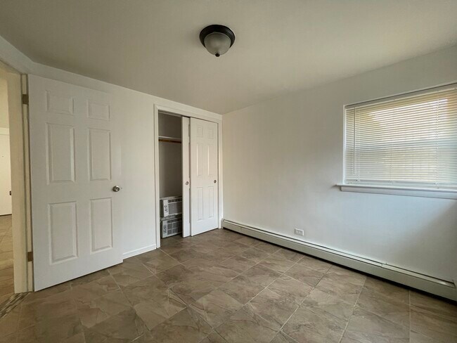 Building Photo - 7722 W Belmont Ave