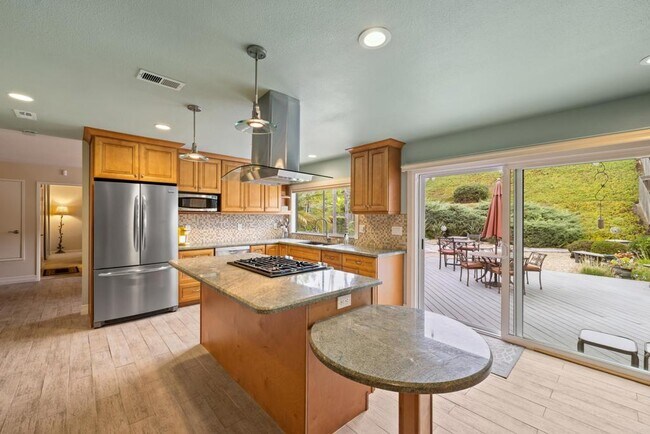 Building Photo - 4866 Park Dr