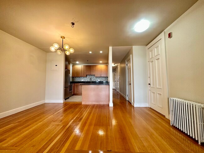 Building Photo - 472 Beacon St