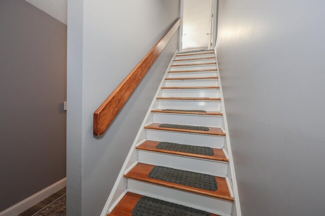 Building Photo - 5 Gleneagle Dr