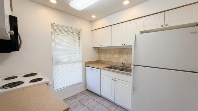 Building Photo - Baymeadows 2-Bedroom Condo with Water Views & Screened Patio