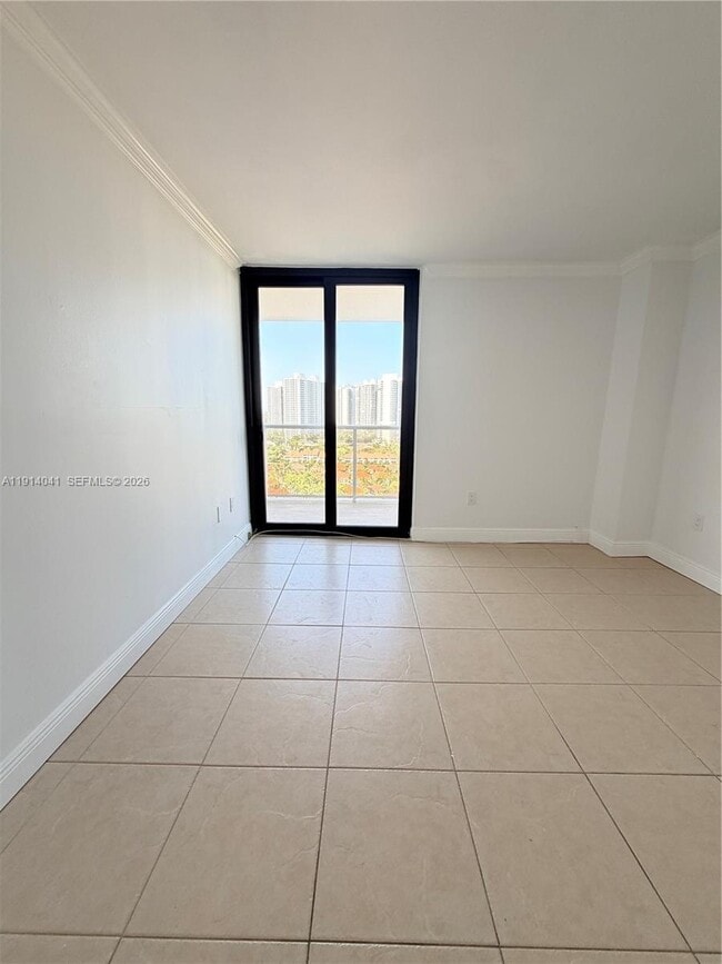 Building Photo - 3701 N Country Club Dr