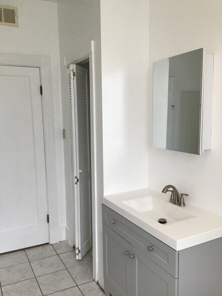 Bathroom - 5714 Willow St