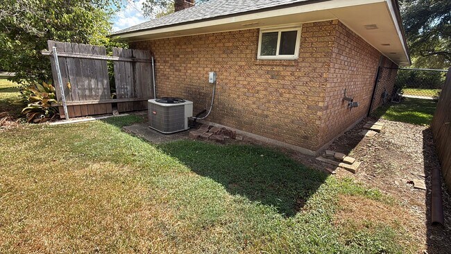 Building Photo - 1548 Ramberlyn Way