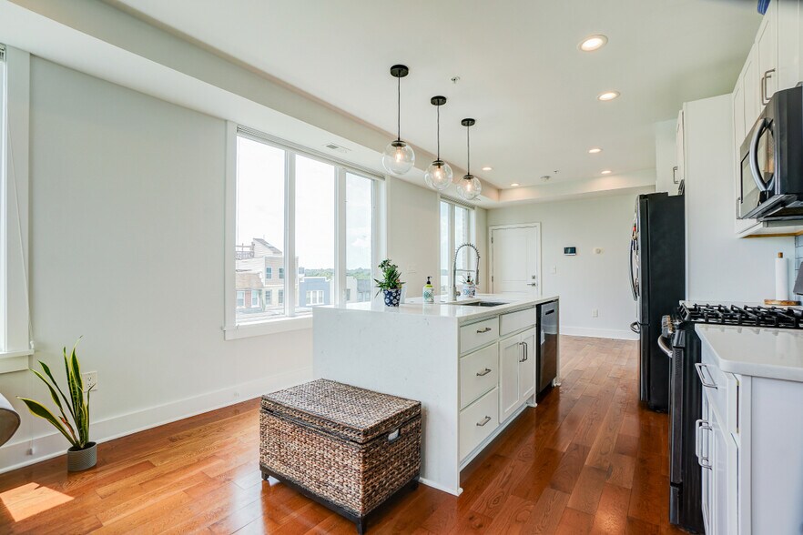 Kitchen - 800 21st St NE