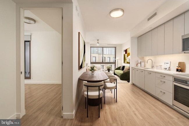 Building Photo - 1630 Columbia Rd NW