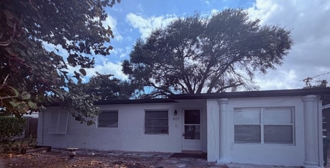 Building Photo - 3652 Gull Rd