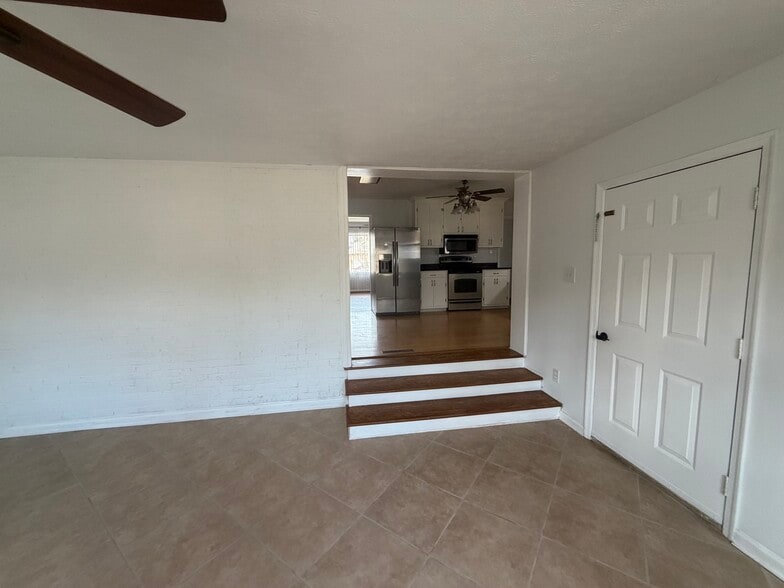 Building Photo - 105 bailey road