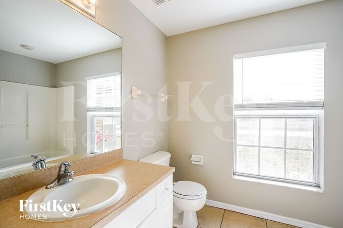 Building Photo - 1724 NE 1st Ave