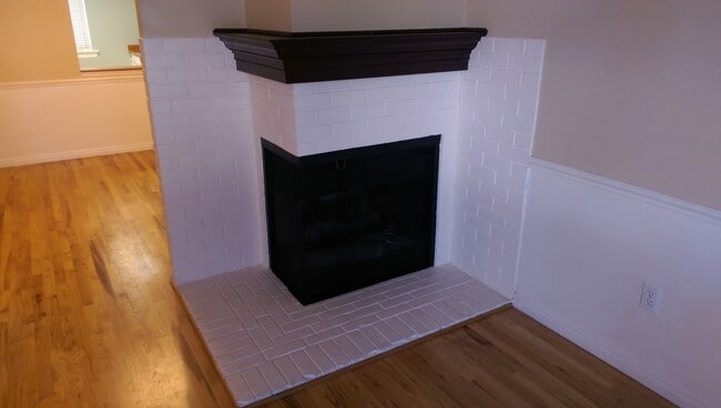 Building Photo - Great Town Home in Fantastic Location