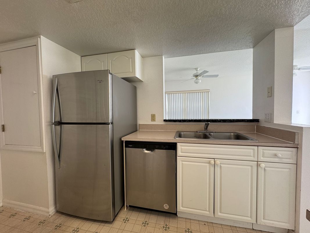 Building Photo - 307 Coconut Palm Way