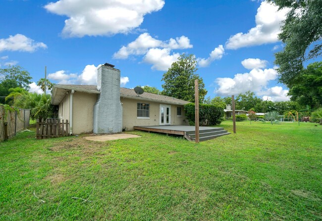 Building Photo - **Conveniently Located 4 Bed. 2 Bath Home**