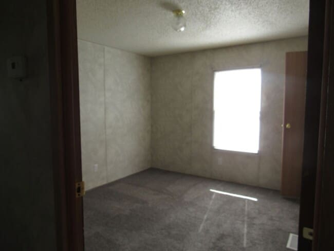 Building Photo - Affordable 3 bedroom 2 bathroom mobile home!
