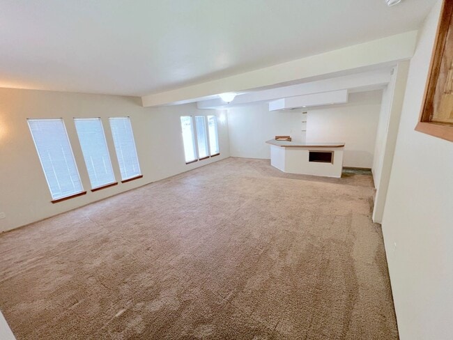 Building Photo - Spacious Upgraded Bothell/North Kirkland Home!