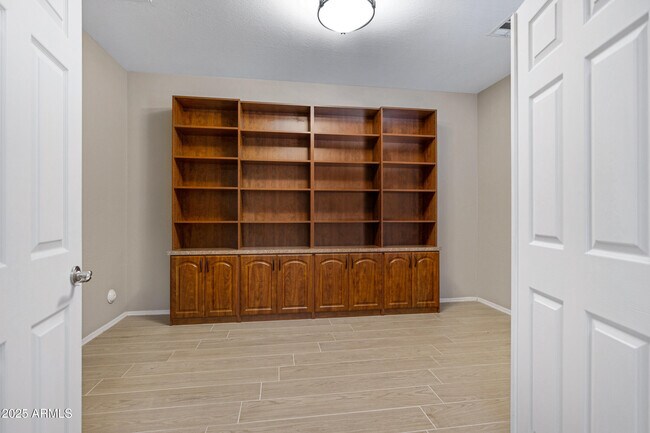 Building Photo - 11207 N 165th Ave