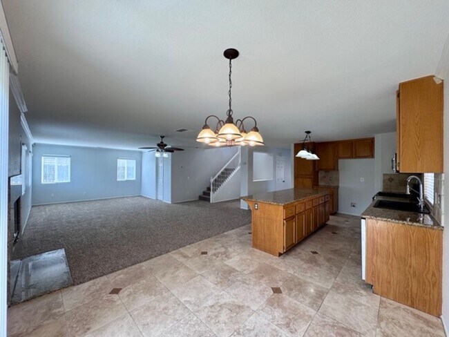Building Photo - Spacious 4 Bedroom Home with a loft AND bo...