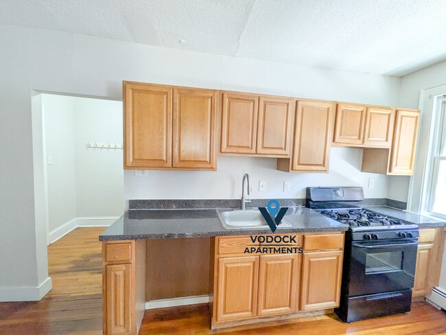 Building Photo - 31 Charter Oak Pl