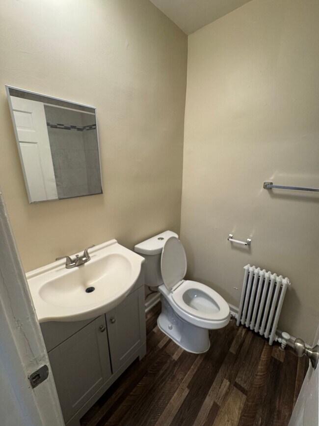Building Photo - Move in Special! 2 Bed 1 Bath SE DC