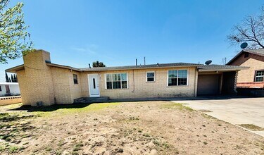 Building Photo - 221 E Albertson Dr