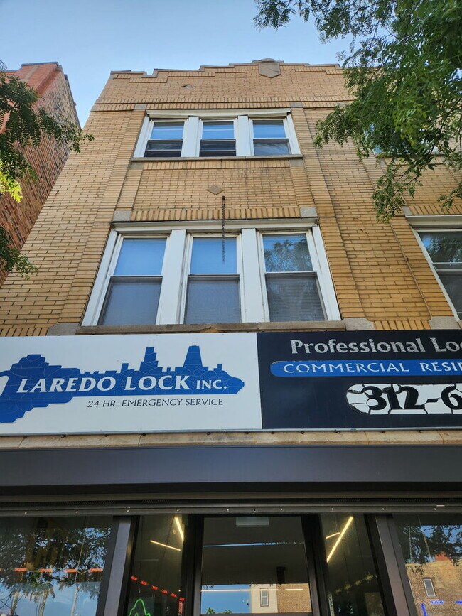 Primary Photo - 650 N Ashland Ave