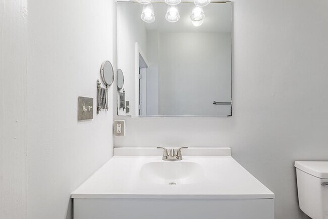 Building Photo - Great Apartment in Church Hill for Rent!