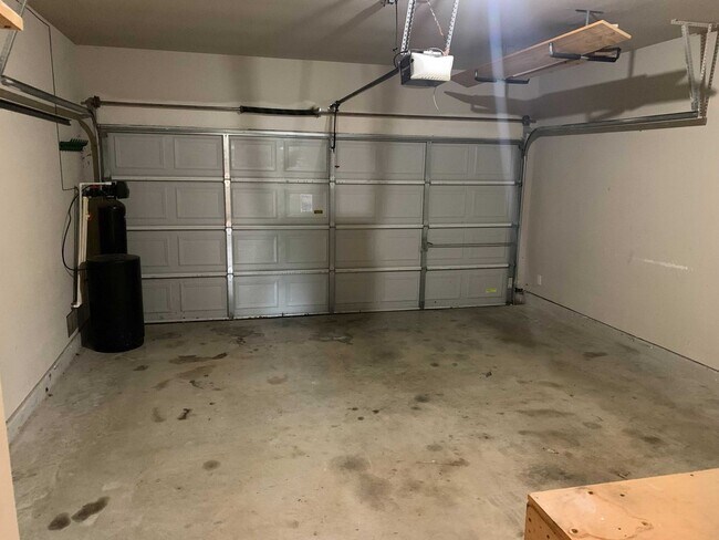 Building Photo - Charming 3BD/2.5BA With Deck — Loop 1604 & Potranco!