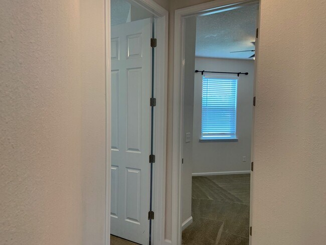 Building Photo - 816 Redtail Ln