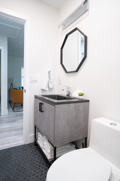 Building Photo - 1449 Braman Ave