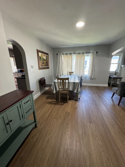 Building Photo - 805 E Taylor St