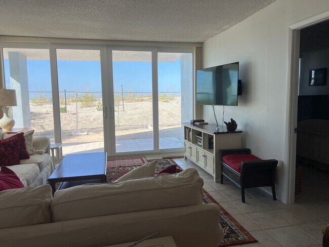 Building Photo - GREAT PRICE!  Gulf Horizon, Gulf Front, 2BR/2BA 1st Floor Condo