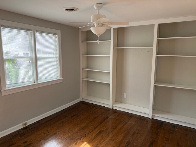 Building Photo - Comfort & Style: 2-Bedroom Raleigh Townhouse - 6-Month Lease Term