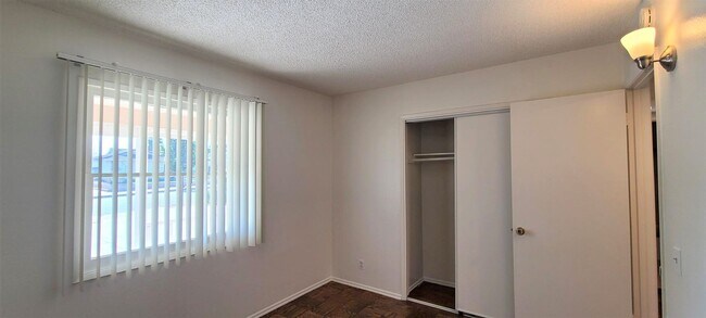 Building Photo - Single Family Home - 4 Bedrooms + 2 Baths....
