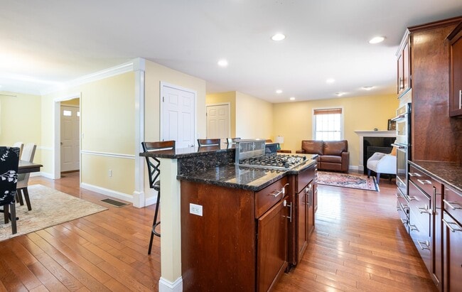 Building Photo - 4 Lowther Pl