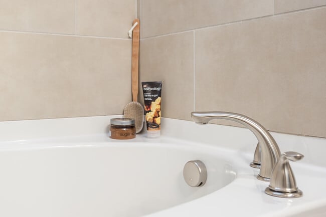 Building Photo - 900 S Broadway