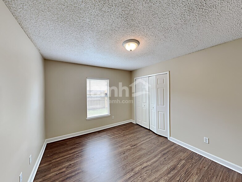 Building Photo - 6076 Scenic Meadow Ln