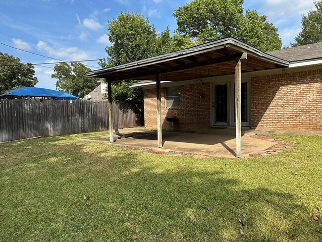 Building Photo - 1206 Pembrook Dr