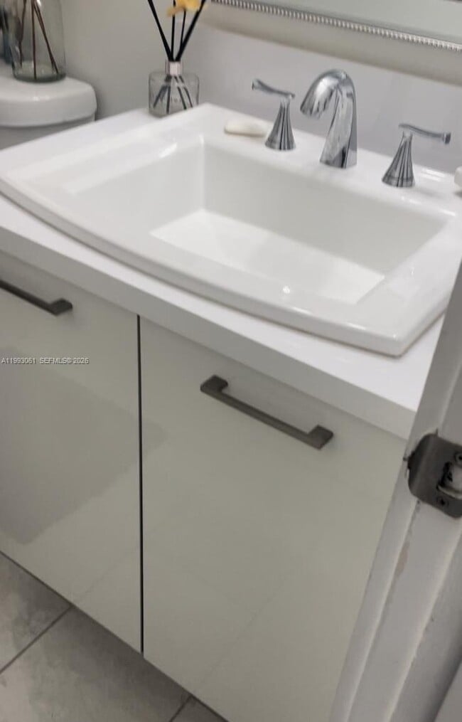 Building Photo - 10000 NW 9th St Cir