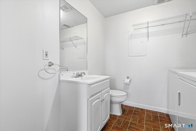 Building Photo - 194 Cherry St