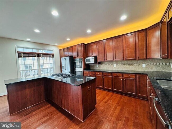 Building Photo - 25550 Oak Medley Terrace