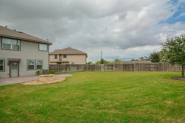 Building Photo - 6490 Calgary Woods Ln