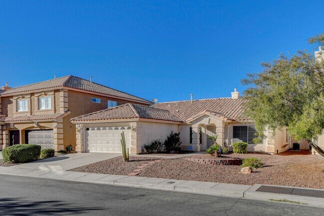 Building Photo - POOL House in Silverado Ranch!